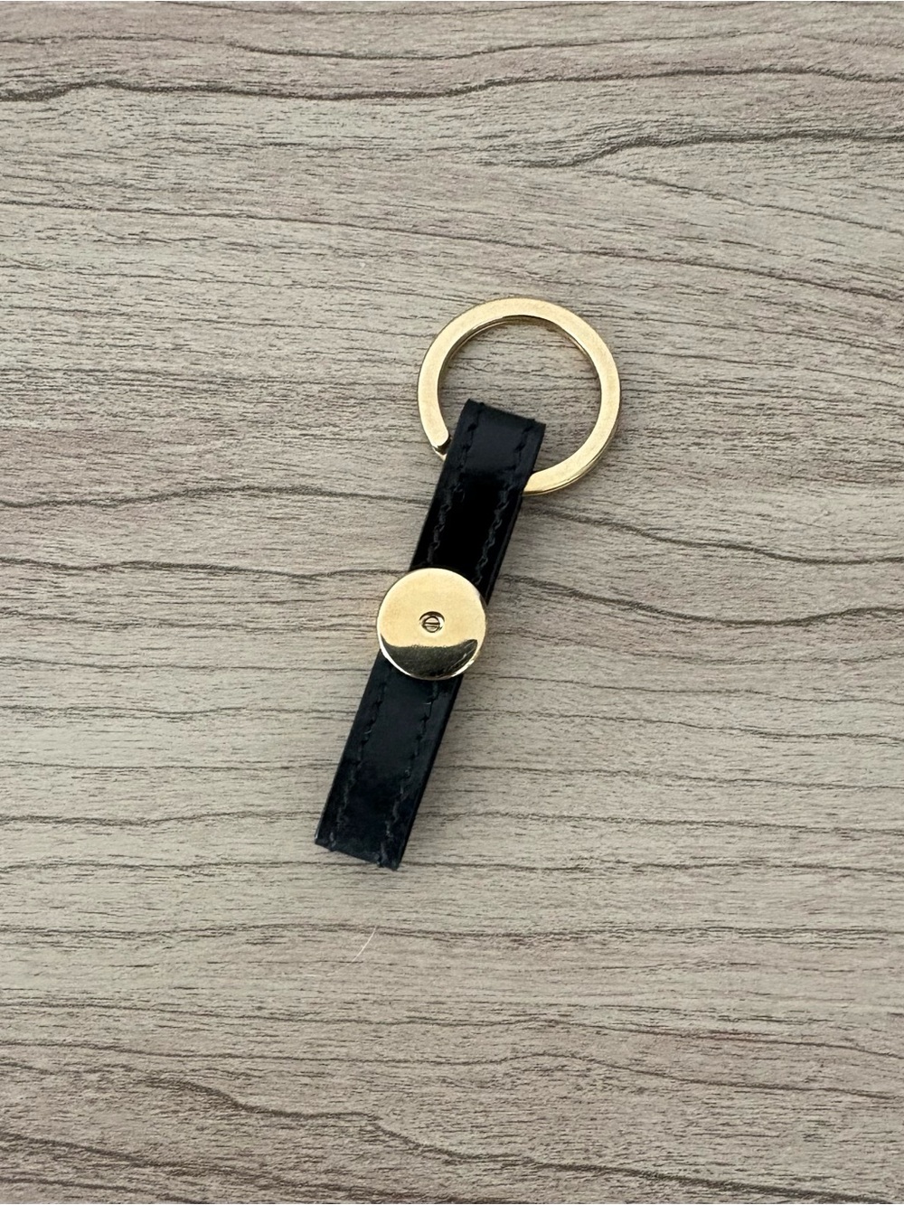 Gucci Black Leather Key Ring with Gold Logo Disc - Picture 4 of 5